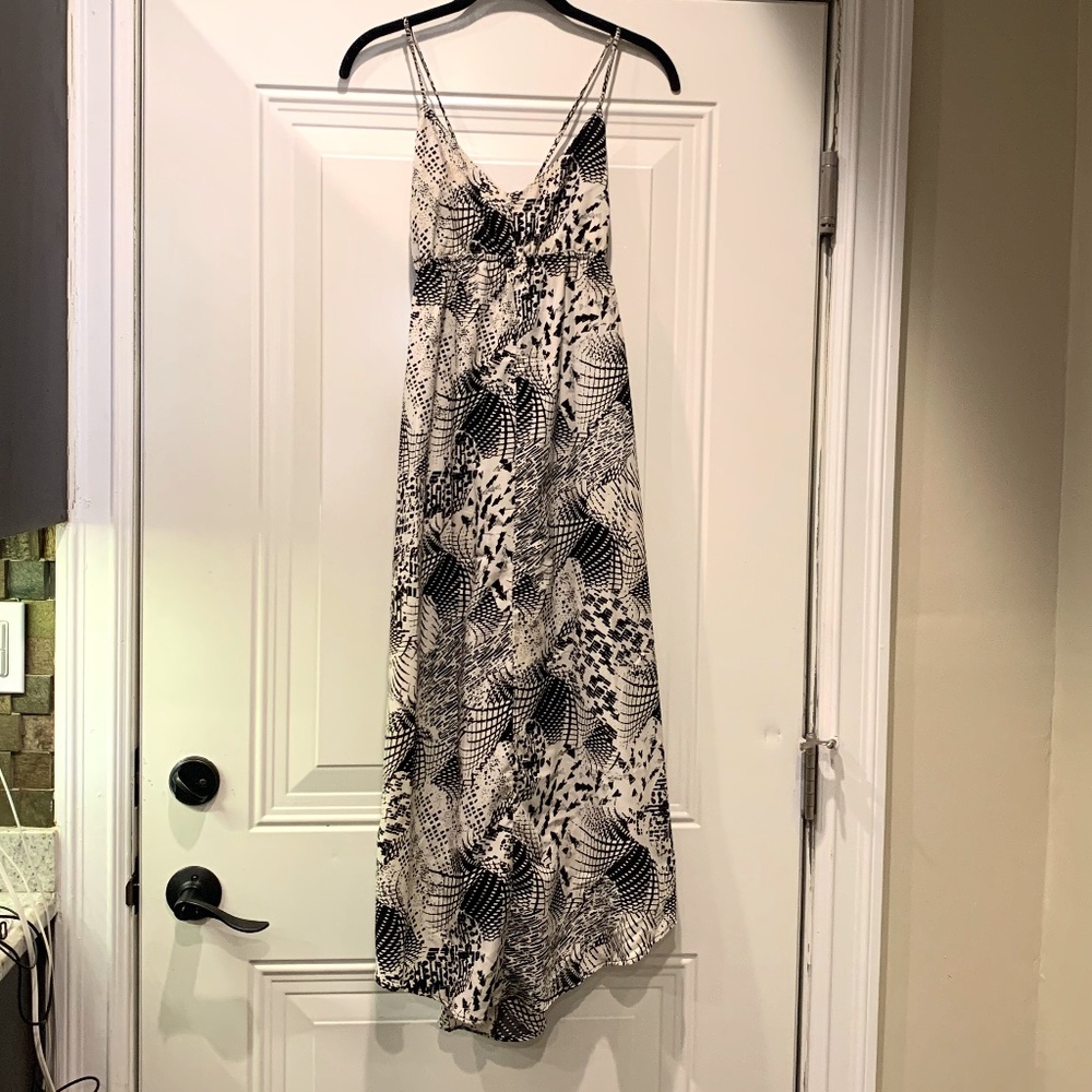 Forever 21 black and white strappy midi dress L